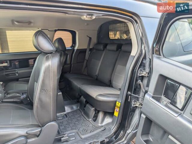 Черный Тойота ФЖ Крузер, объемом двигателя 4 л и пробегом 214 тыс. км за 21999 $, фото 50 на Automoto.ua