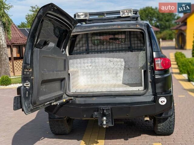 Черный Тойота ФЖ Крузер, объемом двигателя 4 л и пробегом 214 тыс. км за 21999 $, фото 38 на Automoto.ua