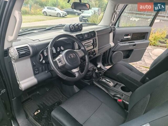 Чорний Тойота ФЖ Крузер, об'ємом двигуна 4 л та пробігом 105 тис. км за 19000 $, фото 10 на Automoto.ua