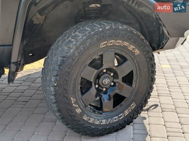 Черный Тойота ФЖ Крузер, объемом двигателя 4 л и пробегом 214 тыс. км за 21999 $, фото 24 на Automoto.ua