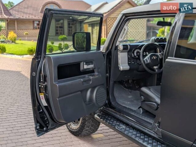 Черный Тойота ФЖ Крузер, объемом двигателя 4 л и пробегом 214 тыс. км за 21999 $, фото 41 на Automoto.ua