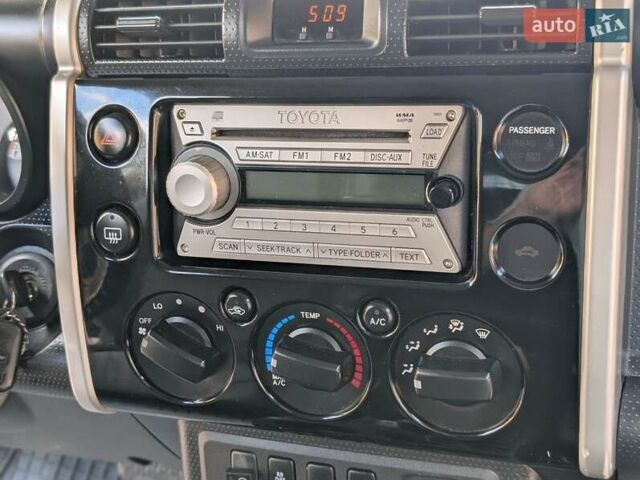 Черный Тойота ФЖ Крузер, объемом двигателя 4 л и пробегом 214 тыс. км за 21999 $, фото 57 на Automoto.ua