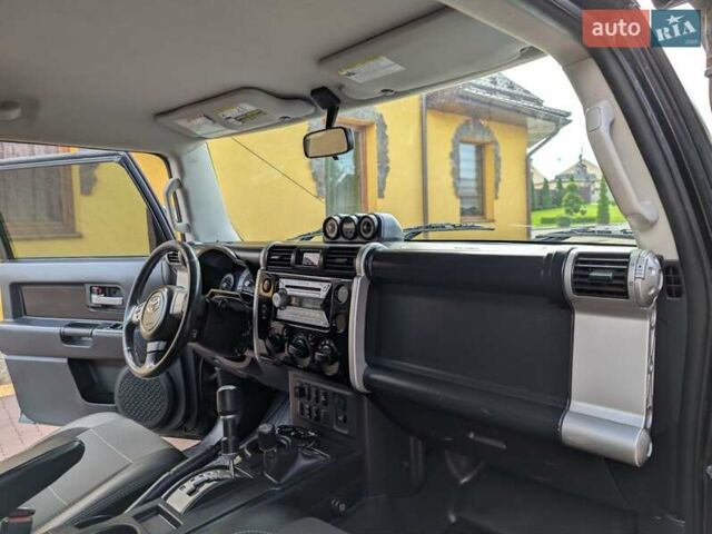 Черный Тойота ФЖ Крузер, объемом двигателя 4 л и пробегом 214 тыс. км за 21999 $, фото 65 на Automoto.ua