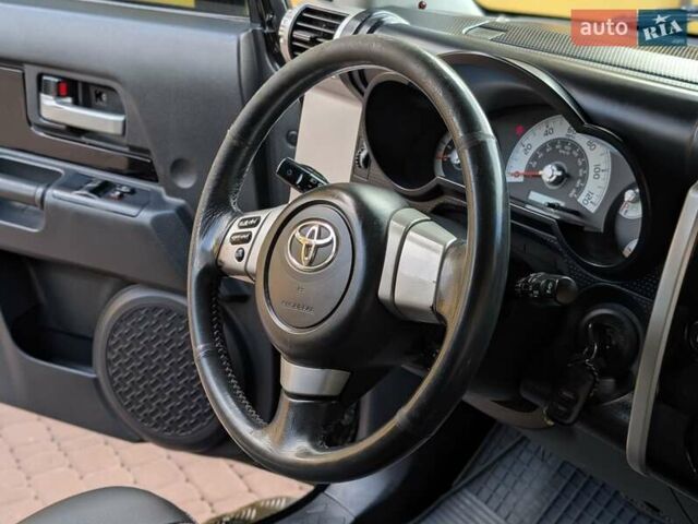 Черный Тойота ФЖ Крузер, объемом двигателя 4 л и пробегом 214 тыс. км за 21999 $, фото 61 на Automoto.ua