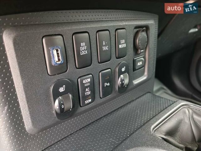 Чорний Тойота ФЖ Крузер, об'ємом двигуна 4 л та пробігом 105 тис. км за 19000 $, фото 19 на Automoto.ua