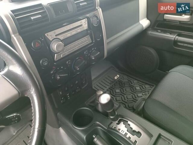 Чорний Тойота ФЖ Крузер, об'ємом двигуна 4 л та пробігом 105 тис. км за 19000 $, фото 18 на Automoto.ua