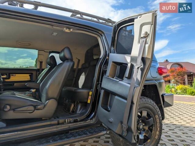 Черный Тойота ФЖ Крузер, объемом двигателя 4 л и пробегом 214 тыс. км за 21999 $, фото 39 на Automoto.ua