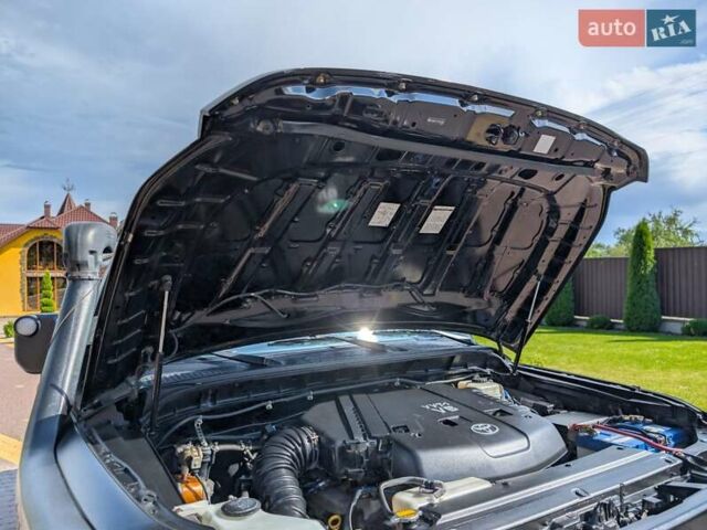 Черный Тойота ФЖ Крузер, объемом двигателя 4 л и пробегом 214 тыс. км за 21999 $, фото 2 на Automoto.ua