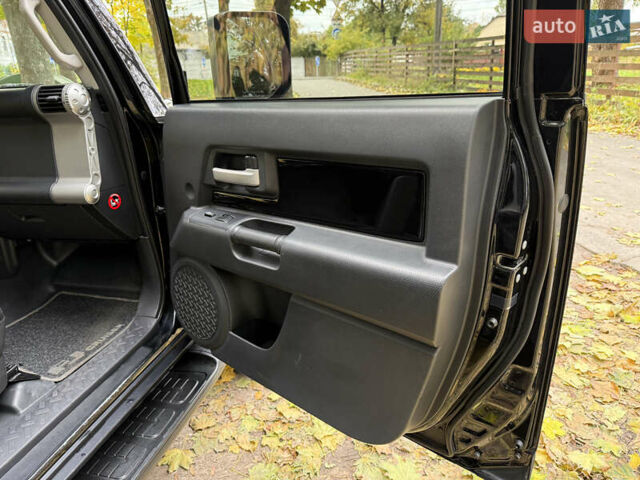 Чорний Тойота ФЖ Крузер, об'ємом двигуна 4 л та пробігом 277 тис. км за 20400 $, фото 19 на Automoto.ua