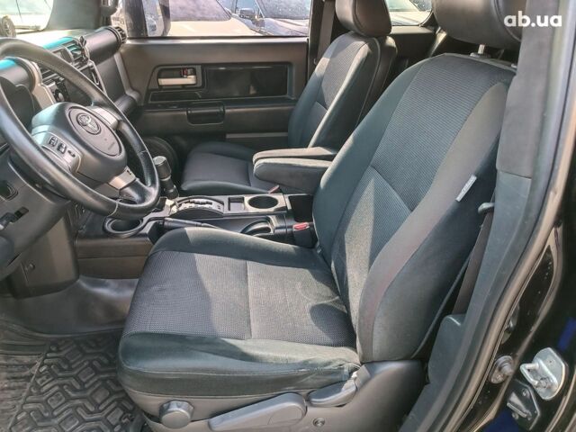 Черный Тойота ФЖ Крузер, объемом двигателя 4 л и пробегом 152 тыс. км за 18990 $, фото 13 на Automoto.ua