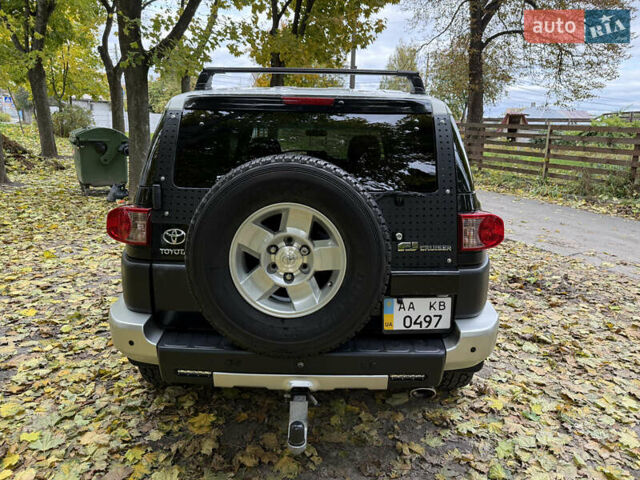 Чорний Тойота ФЖ Крузер, об'ємом двигуна 4 л та пробігом 277 тис. км за 20400 $, фото 7 на Automoto.ua