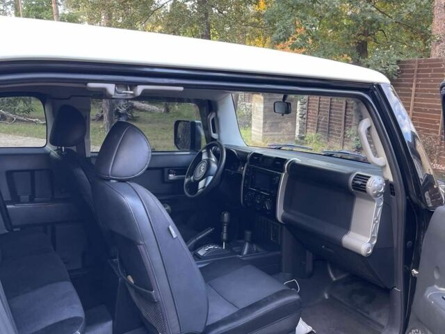 Чорний Тойота ФЖ Крузер, об'ємом двигуна 4 л та пробігом 160 тис. км за 19181 $, фото 3 на Automoto.ua