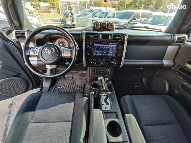 Черный Тойота ФЖ Крузер, объемом двигателя 4 л и пробегом 152 тыс. км за 18990 $, фото 19 на Automoto.ua