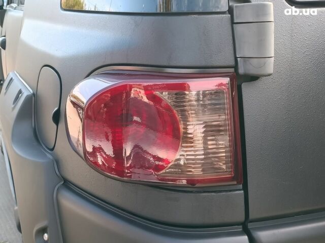 Черный Тойота ФЖ Крузер, объемом двигателя 4 л и пробегом 152 тыс. км за 18990 $, фото 10 на Automoto.ua