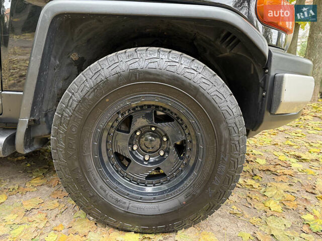 Чорний Тойота ФЖ Крузер, об'ємом двигуна 4 л та пробігом 277 тис. км за 20400 $, фото 4 на Automoto.ua