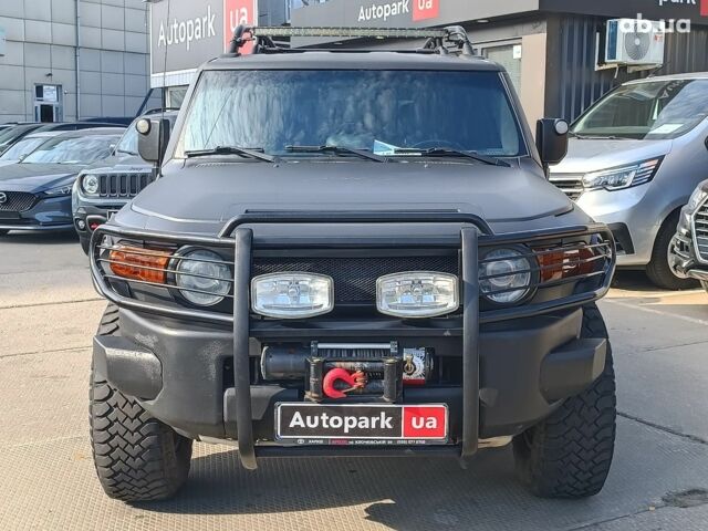 Черный Тойота ФЖ Крузер, объемом двигателя 4 л и пробегом 152 тыс. км за 18990 $, фото 1 на Automoto.ua