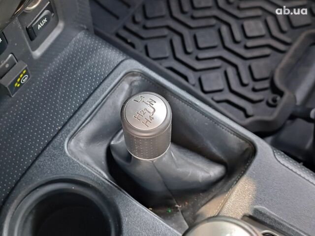 Черный Тойота ФЖ Крузер, объемом двигателя 4 л и пробегом 152 тыс. км за 18990 $, фото 30 на Automoto.ua