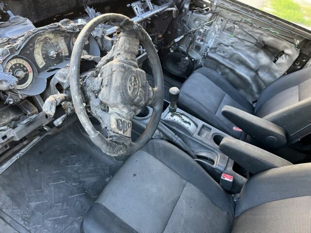 Черный Тойота ФЖ Крузер, объемом двигателя 4 л и пробегом 90 тыс. км за 5500 $, фото 5 на Automoto.ua