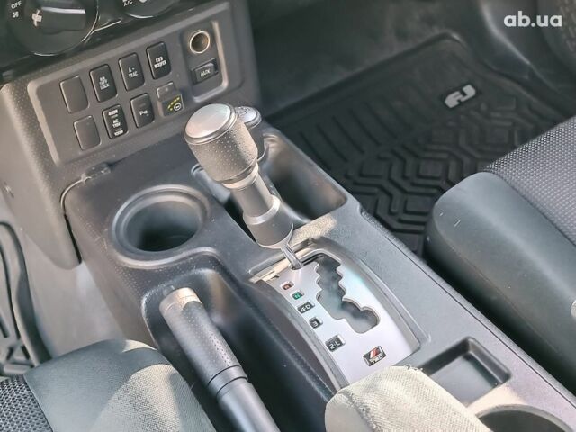 Черный Тойота ФЖ Крузер, объемом двигателя 4 л и пробегом 152 тыс. км за 18990 $, фото 22 на Automoto.ua