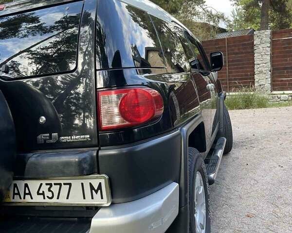 Черный Тойота ФЖ Крузер, объемом двигателя 4 л и пробегом 160 тыс. км за 19181 $, фото 4 на Automoto.ua