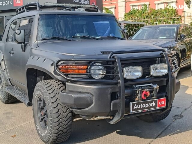 Черный Тойота ФЖ Крузер, объемом двигателя 4 л и пробегом 152 тыс. км за 18990 $, фото 3 на Automoto.ua