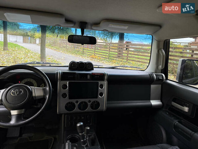 Чорний Тойота ФЖ Крузер, об'ємом двигуна 4 л та пробігом 277 тис. км за 20400 $, фото 17 на Automoto.ua