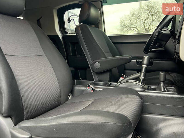 Черный Тойота ФЖ Крузер, объемом двигателя 3.96 л и пробегом 210 тыс. км за 23000 $, фото 14 на Automoto.ua