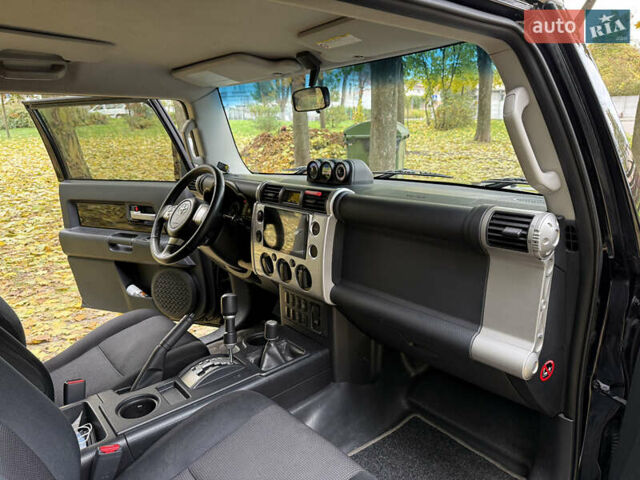 Чорний Тойота ФЖ Крузер, об'ємом двигуна 4 л та пробігом 277 тис. км за 20400 $, фото 20 на Automoto.ua