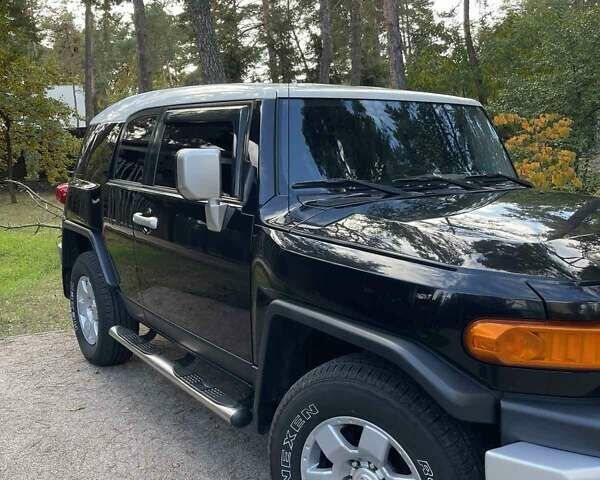 Черный Тойота ФЖ Крузер, объемом двигателя 4 л и пробегом 160 тыс. км за 19181 $, фото 1 на Automoto.ua