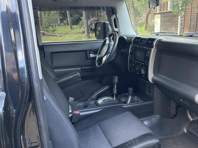 Чорний Тойота ФЖ Крузер, об'ємом двигуна 4 л та пробігом 160 тис. км за 19181 $, фото 6 на Automoto.ua