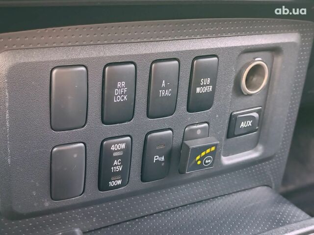 Черный Тойота ФЖ Крузер, объемом двигателя 4 л и пробегом 152 тыс. км за 18990 $, фото 26 на Automoto.ua