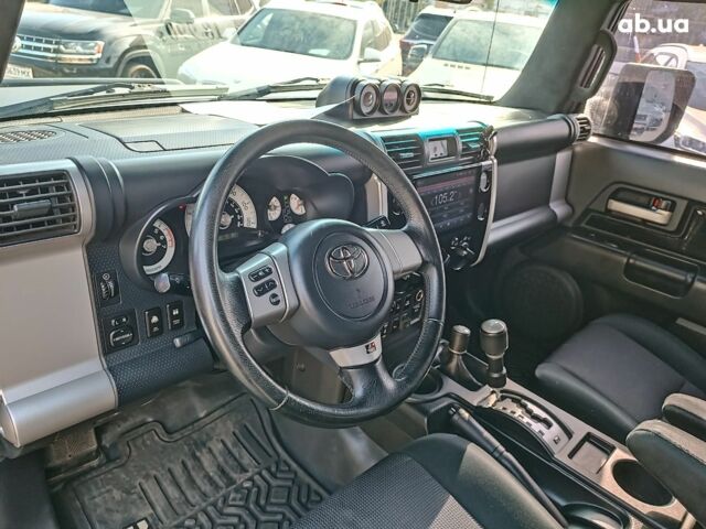 Черный Тойота ФЖ Крузер, объемом двигателя 4 л и пробегом 152 тыс. км за 18990 $, фото 14 на Automoto.ua