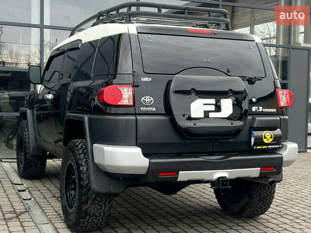 Черный Тойота ФЖ Крузер, объемом двигателя 3.96 л и пробегом 210 тыс. км за 23000 $, фото 4 на Automoto.ua