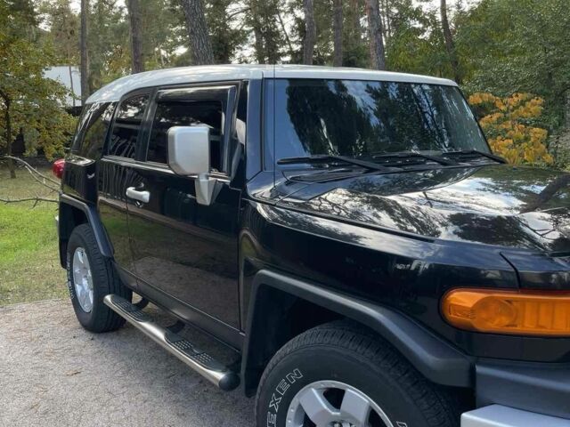 Чорний Тойота ФЖ Крузер, об'ємом двигуна 4 л та пробігом 160 тис. км за 19181 $, фото 2 на Automoto.ua