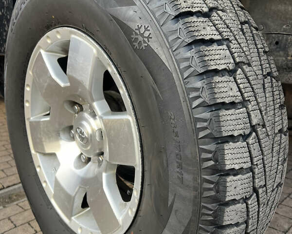 Чорний Тойота ФЖ Крузер, об'ємом двигуна 4 л та пробігом 321 тис. км за 21500 $, фото 13 на Automoto.ua