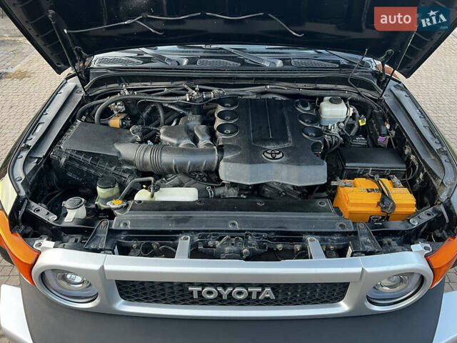 Чорний Тойота ФЖ Крузер, об'ємом двигуна 4 л та пробігом 321 тис. км за 21500 $, фото 32 на Automoto.ua