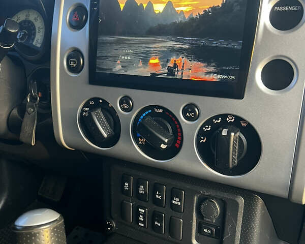 Чорний Тойота ФЖ Крузер, об'ємом двигуна 4 л та пробігом 321 тис. км за 21500 $, фото 19 на Automoto.ua