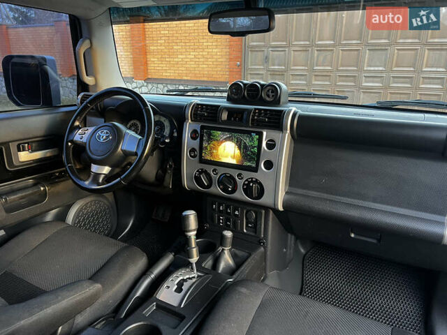 Чорний Тойота ФЖ Крузер, об'ємом двигуна 4 л та пробігом 321 тис. км за 21500 $, фото 18 на Automoto.ua