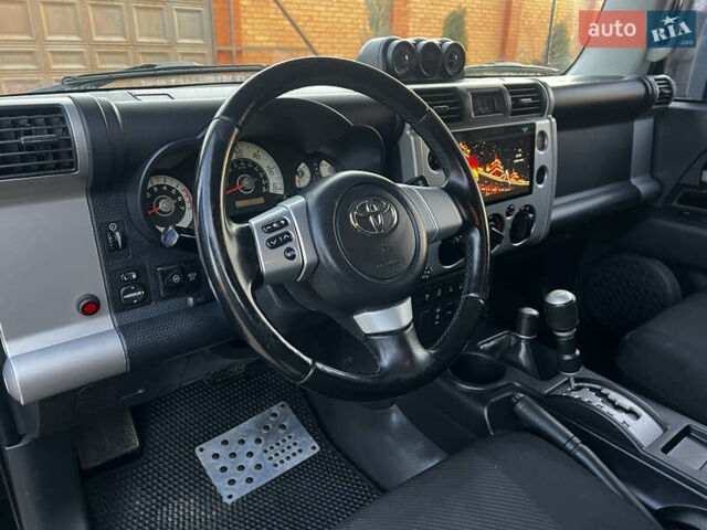 Чорний Тойота ФЖ Крузер, об'ємом двигуна 4 л та пробігом 321 тис. км за 21500 $, фото 28 на Automoto.ua