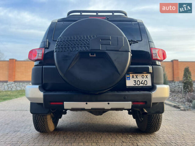 Чорний Тойота ФЖ Крузер, об'ємом двигуна 4 л та пробігом 321 тис. км за 21500 $, фото 7 на Automoto.ua