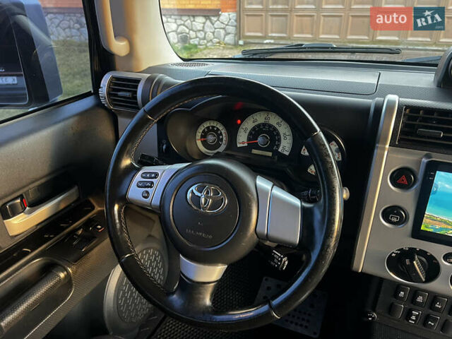 Чорний Тойота ФЖ Крузер, об'ємом двигуна 4 л та пробігом 321 тис. км за 21500 $, фото 20 на Automoto.ua