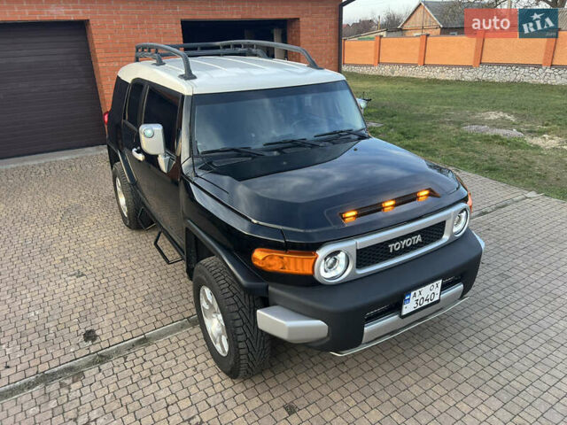 Чорний Тойота ФЖ Крузер, об'ємом двигуна 4 л та пробігом 321 тис. км за 21500 $, фото 4 на Automoto.ua