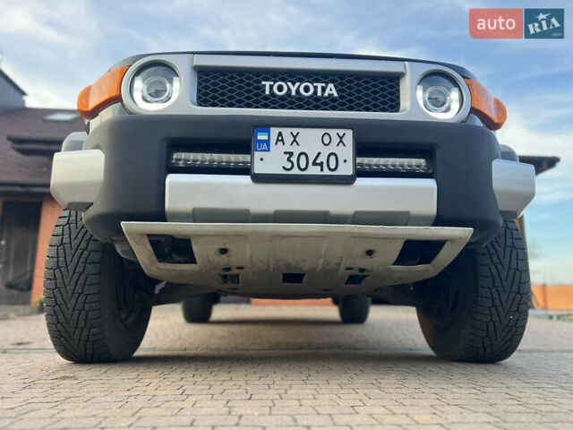 Чорний Тойота ФЖ Крузер, об'ємом двигуна 4 л та пробігом 321 тис. км за 21500 $, фото 16 на Automoto.ua