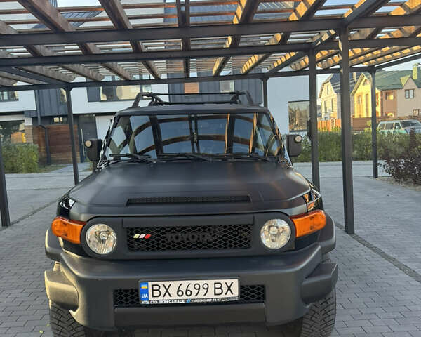 Чорний Тойота ФЖ Крузер, об'ємом двигуна 3.9 л та пробігом 186 тис. км за 32500 $, фото 1 на Automoto.ua