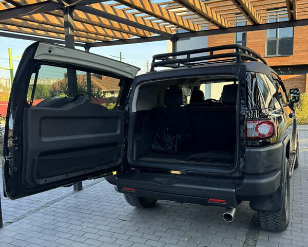 Чорний Тойота ФЖ Крузер, об'ємом двигуна 3.9 л та пробігом 186 тис. км за 32500 $, фото 5 на Automoto.ua