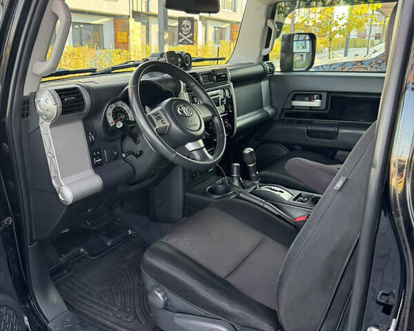 Чорний Тойота ФЖ Крузер, об'ємом двигуна 3.9 л та пробігом 186 тис. км за 32500 $, фото 14 на Automoto.ua