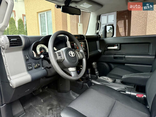 Черный Тойота ФЖ Крузер, объемом двигателя 4 л и пробегом 199 тыс. км за 30239 $, фото 21 на Automoto.ua