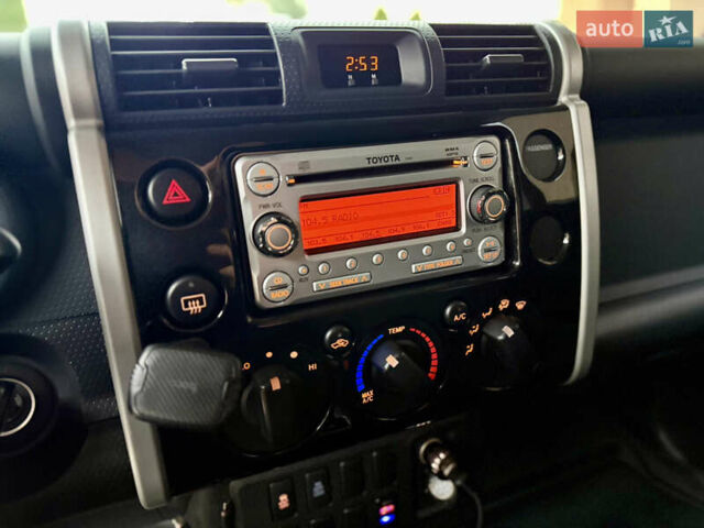 Черный Тойота ФЖ Крузер, объемом двигателя 4 л и пробегом 199 тыс. км за 30239 $, фото 26 на Automoto.ua