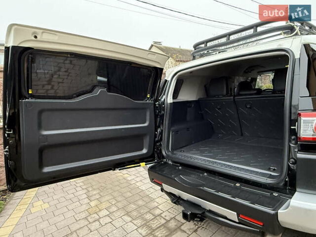 Черный Тойота ФЖ Крузер, объемом двигателя 4 л и пробегом 199 тыс. км за 30239 $, фото 36 на Automoto.ua