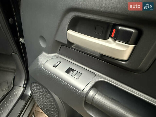 Черный Тойота ФЖ Крузер, объемом двигателя 4 л и пробегом 199 тыс. км за 30239 $, фото 48 на Automoto.ua